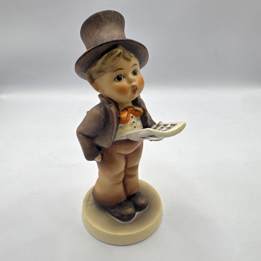 M.J. Hummel Figurine Street Singer 131 TMK-2 Incised Full Bee West Germany L1